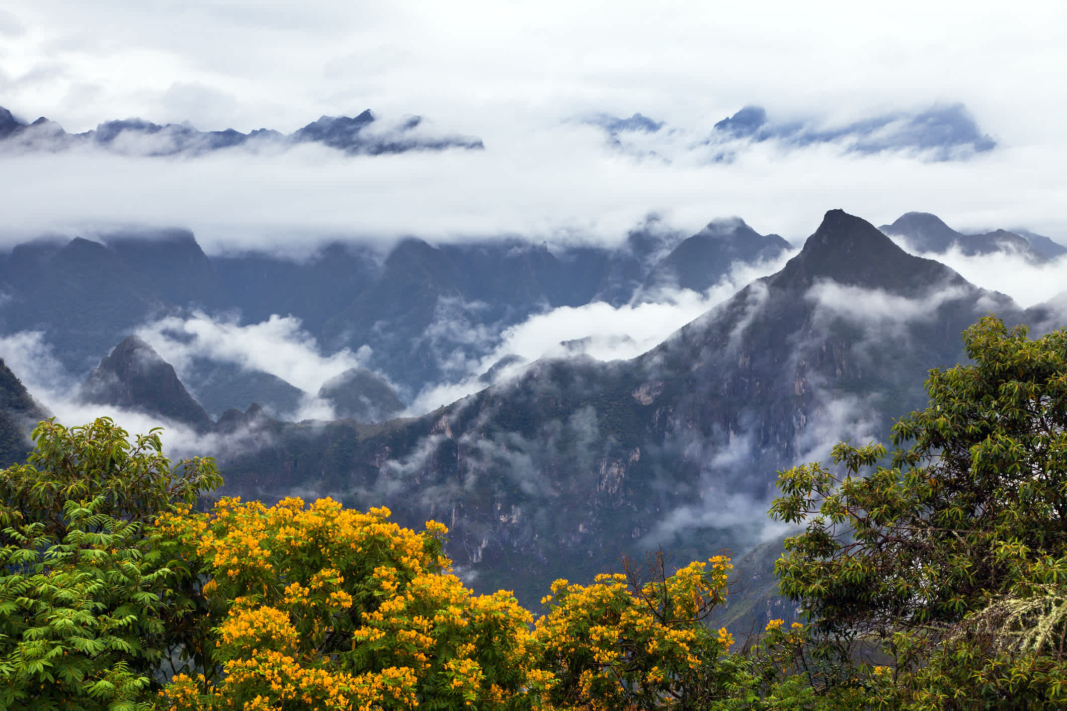 Die Inkastadt Machu Picchu vom Salkantay-Trek aus gesehen, Region Cusco in Peru.