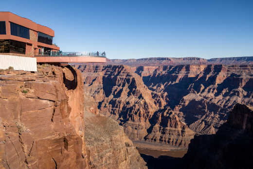 De Skywalk in de Grand Canyon in Arizona is alleen voor mensen met een hoofd voor hoogtes.
