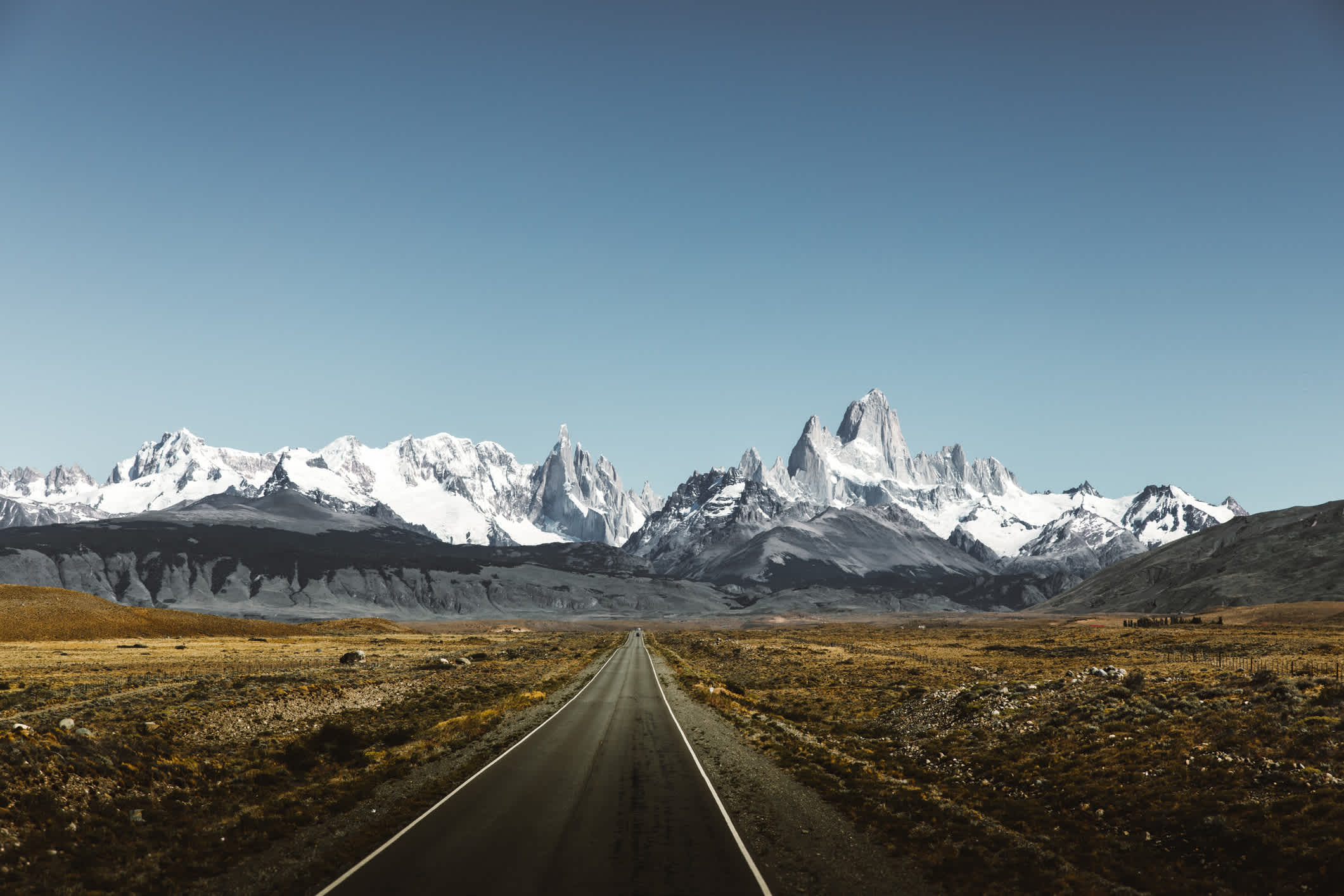 Vue sur les montagnes et la route panoramique d'El Chaltén, en Argentine