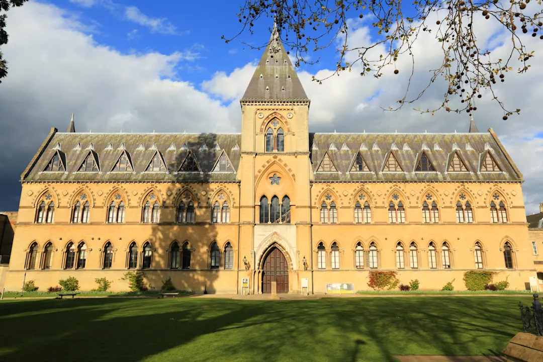 England, Oxford, Pitt Rivers Museum Das Pitt Rivers Museum in Oxford, England, an einem sonnigen Tag.