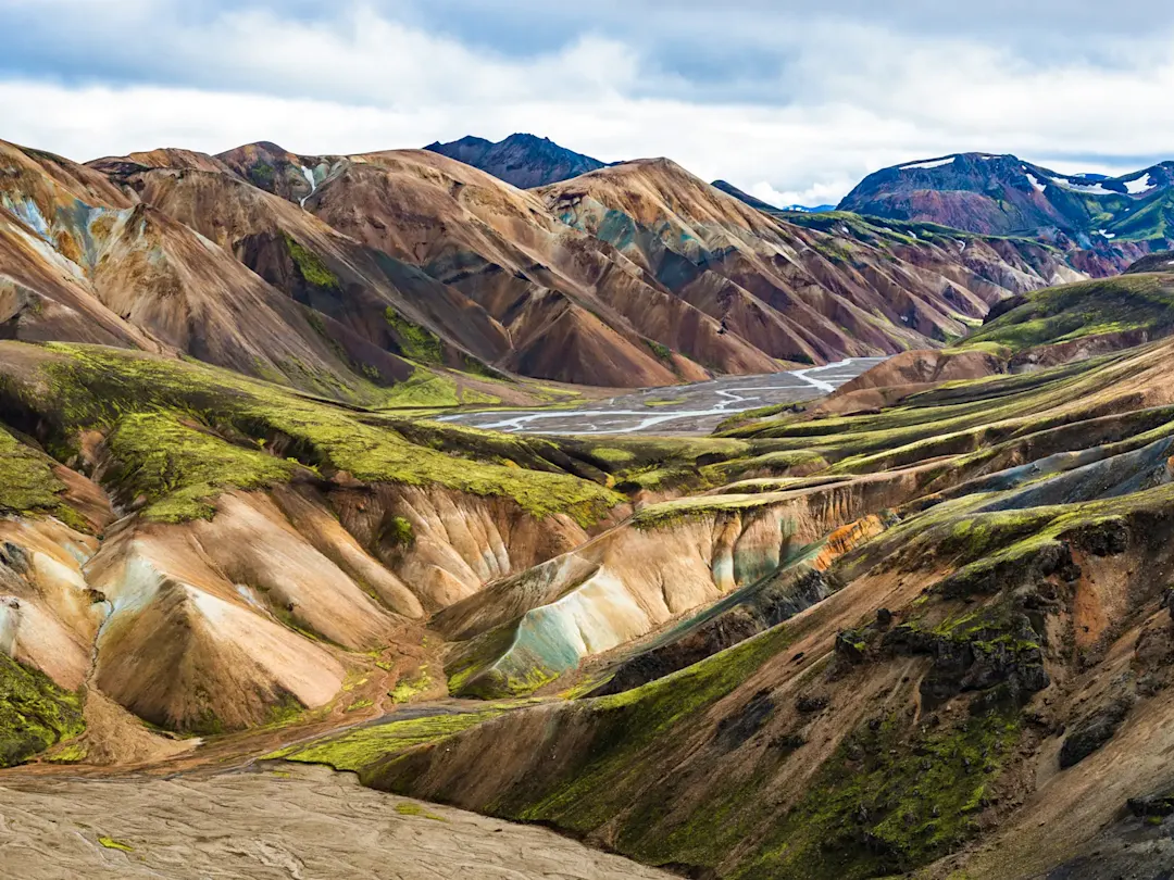 Farbenprächtige Berge mit geothermaler Aktivität. Landmannalaugar, Hochland, Island.