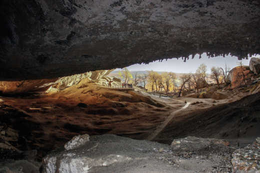 Besuchen Sie auf Ihrer Reise nach Torres del Paine die prähistorische Milodon-Höhle.