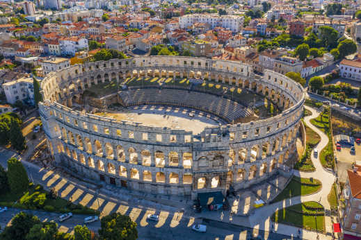 Luftbild von Amphitheater in Pula, Kroatien

