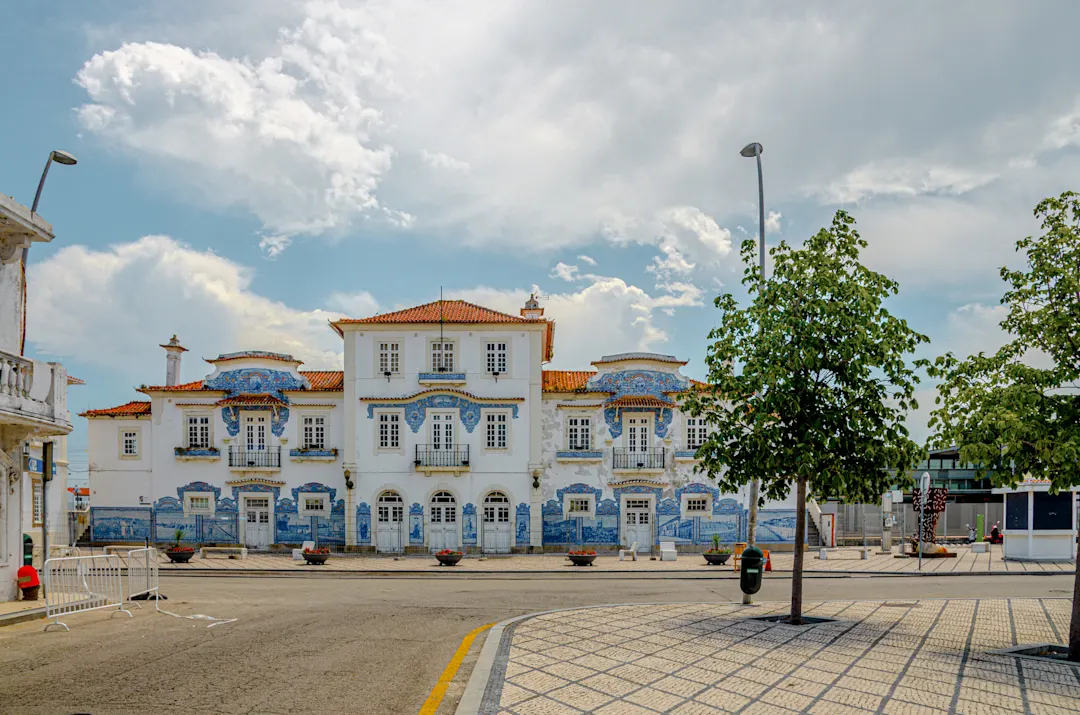 Bahnhof, Aveiro, Portugal Mit blauen Kacheln verzierter Bahnhof von Alveiro