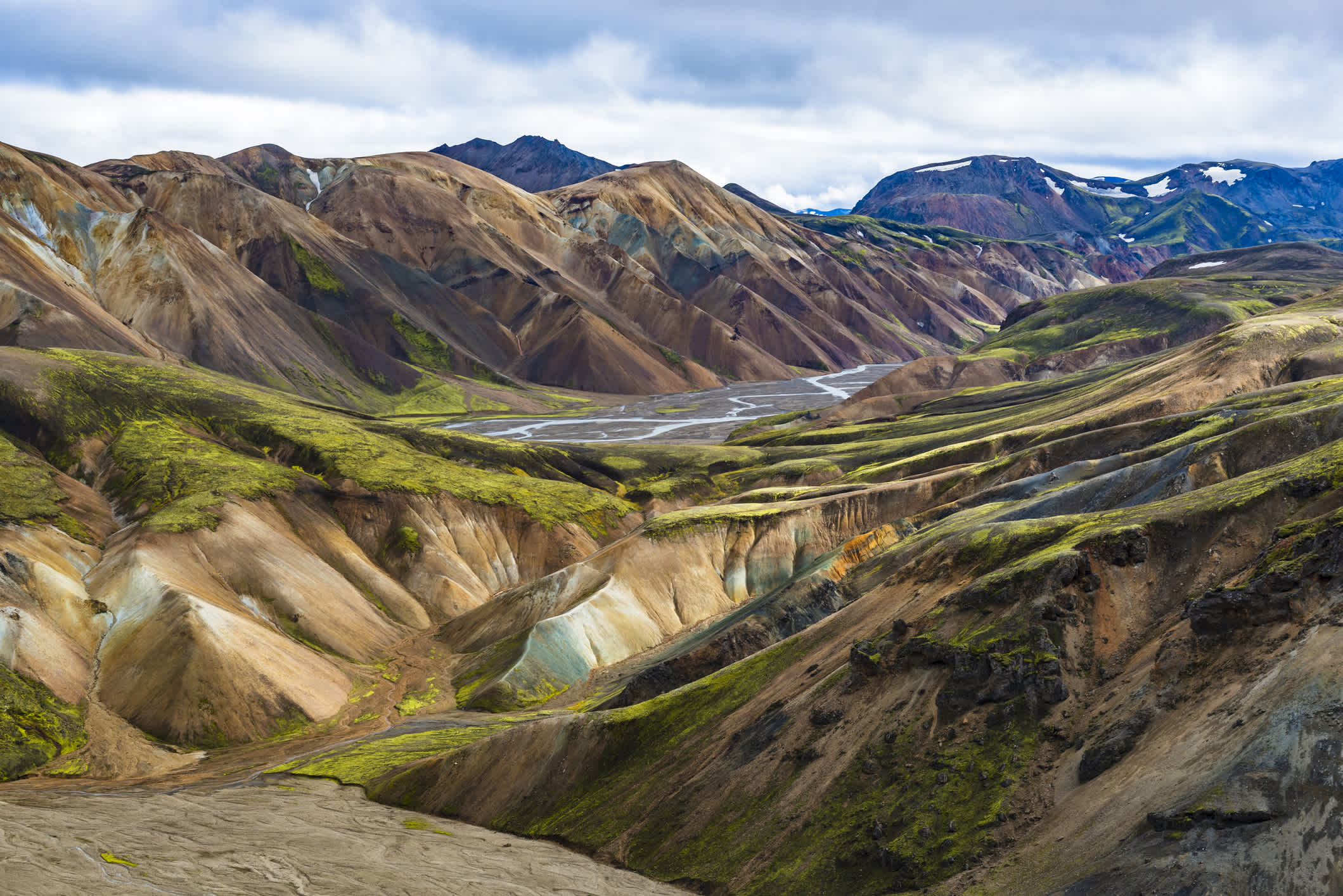 Die farbenfrohe Berge des Landmannalaugar-Gebirge im zentralen Hochland, Island 