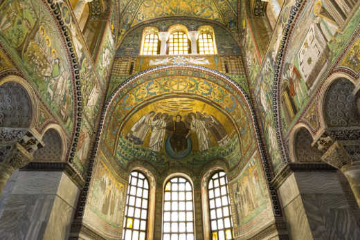 Bewundern Sie auf Ihrer Reise nach Rimini die prächtigen Mosaike der Basilika San Vitale.