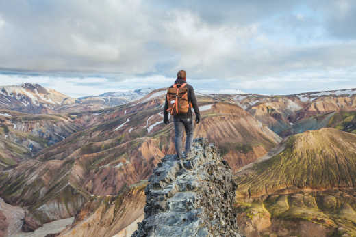 Admirez la nature et les montagnes islandaises lors de sorties randonnée et trek pendant votre voyage en Islande.