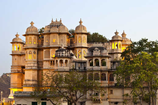 City Palace illuminé à Udaipur, en Inde