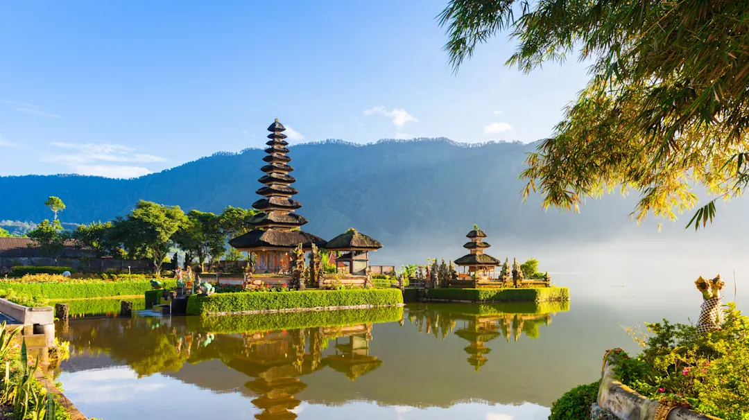 Pura Ulun Danu Bratan im Sonnenaufgang, Bali, Indonesien

