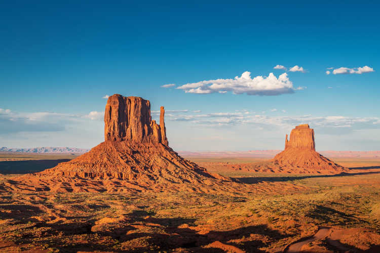 Faites un road trip en Arizona et découvrez ses décors arides de la Monument Valley.
