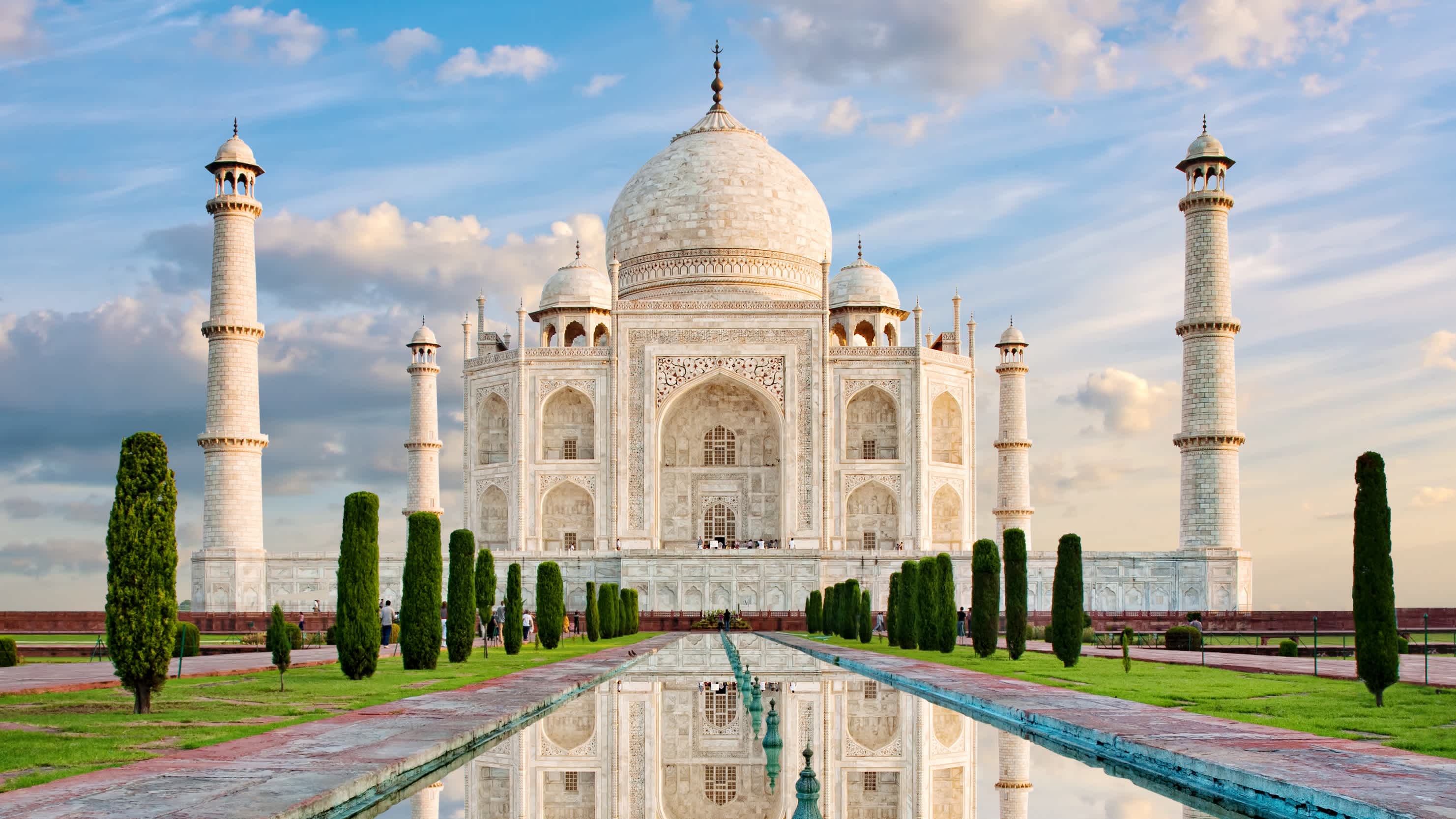 Visitez le Taj Mahal sur la rivière Jamuna à Agra lors de votre voyage en Inde.