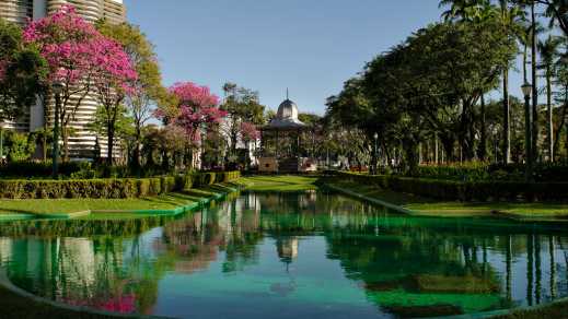 Le célèbre jardin de Liberty Square, Belo Horizonte, Brésil



