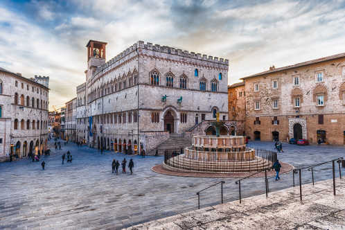 Blick auf die malerische Piazza IV Novembre, Perugia, Italien 
