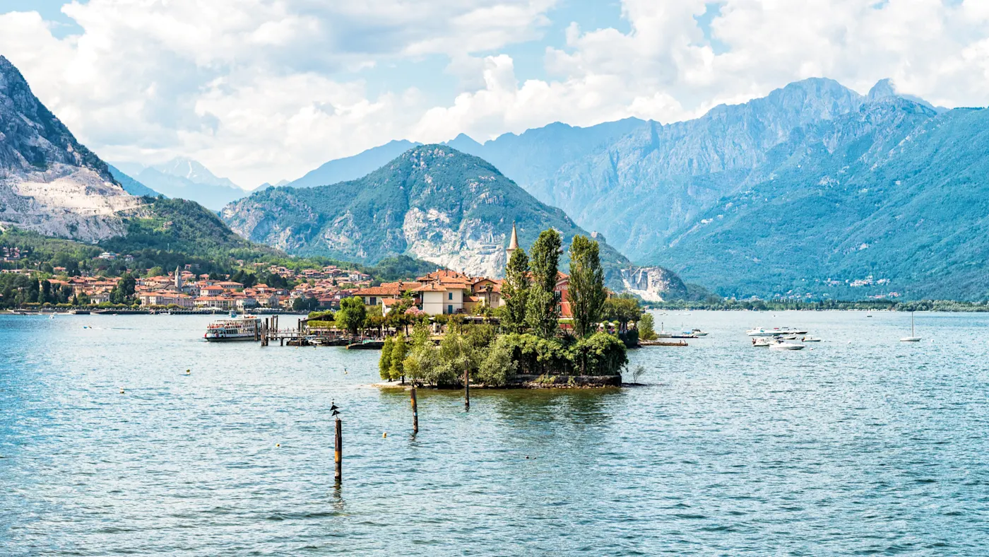 Italien, Piemont, Lago Maggiore Landschaft des Lago Maggiore mit Fischerinsel, Piemont, Italien