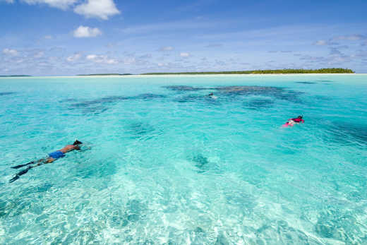  Beautiful blue lagoon on the tropical island of Tahiti