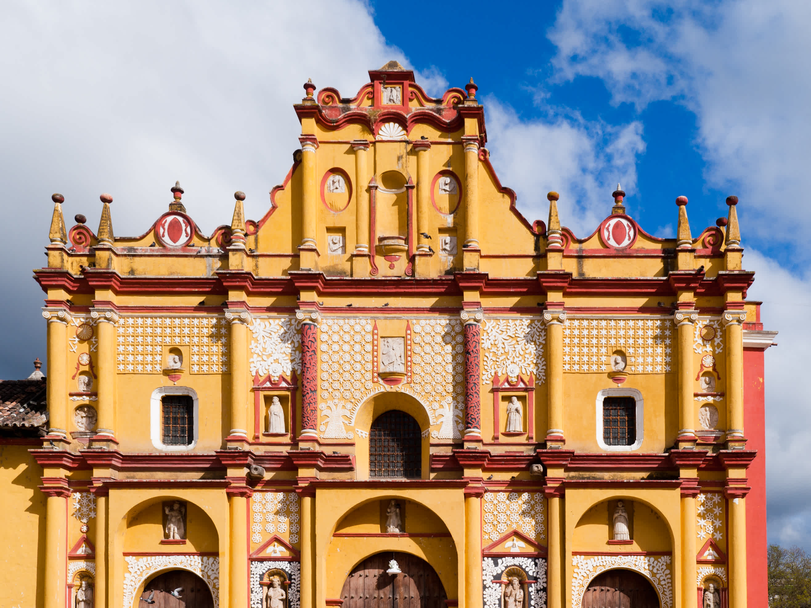 De tempel van Santo Domingo in San Cristobal de las Casas, een kleurrijke stad in de Chiapas-regio van Mexico