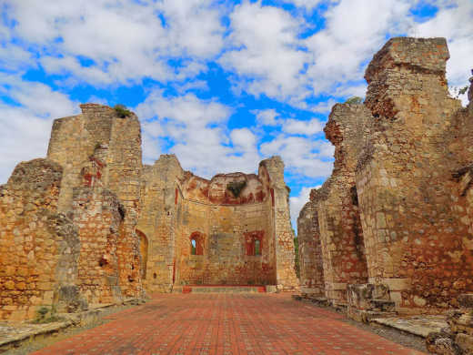 In der kolonialen Zone der Hauptstadt der Dominikanischen Republik, Santo Domingo, können Sie die Ruinen des Klosters von San Francisco besuchen
