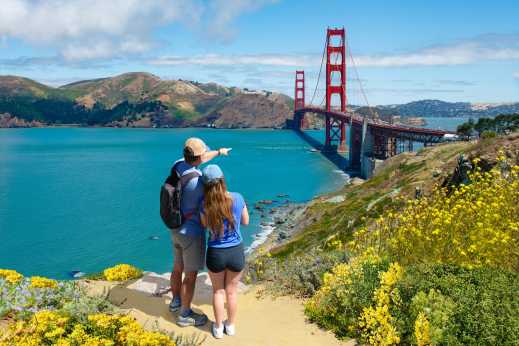 Pont de San Francisco et couple d'amoureux