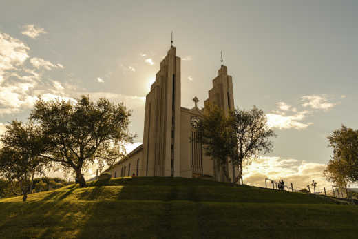 Diese monumentale Kirche im Stadtzentrum von Akureyri zählt zu den Top-Sehenswürdigkeiten.