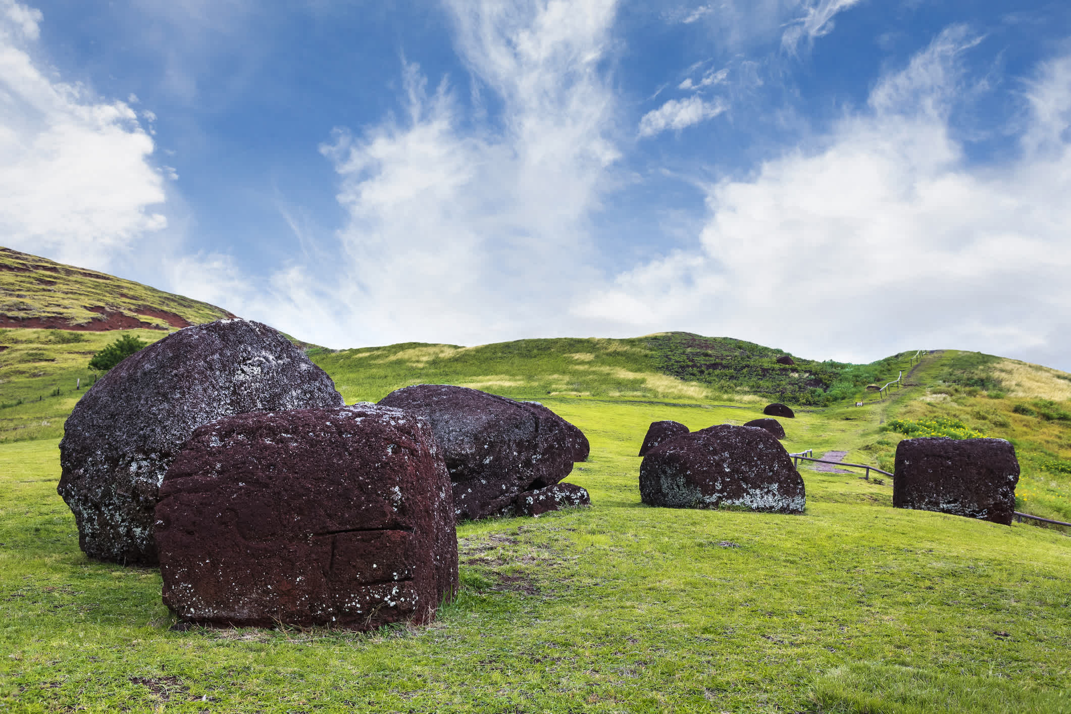 Vue de la carrière de scories volcaniques Puna Pau sur l'île de Rapa Nui