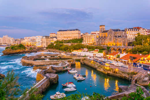 Explorez le port des Pêcheurs à Biarritz en France