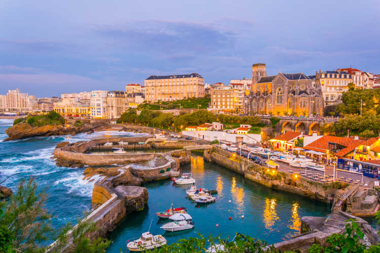 Blick auf den Hafen von Biarritz - bei einem Biarritz Urlaub zu erleben