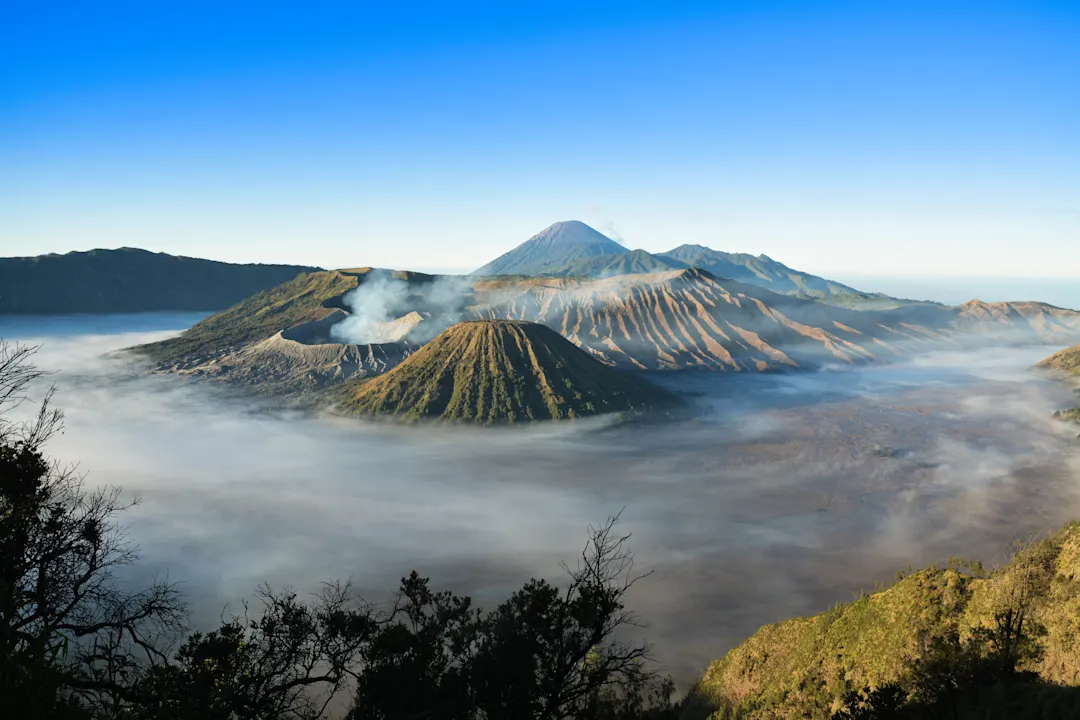 Luftbild des Sonnenaufgangs in Mt. Bromo