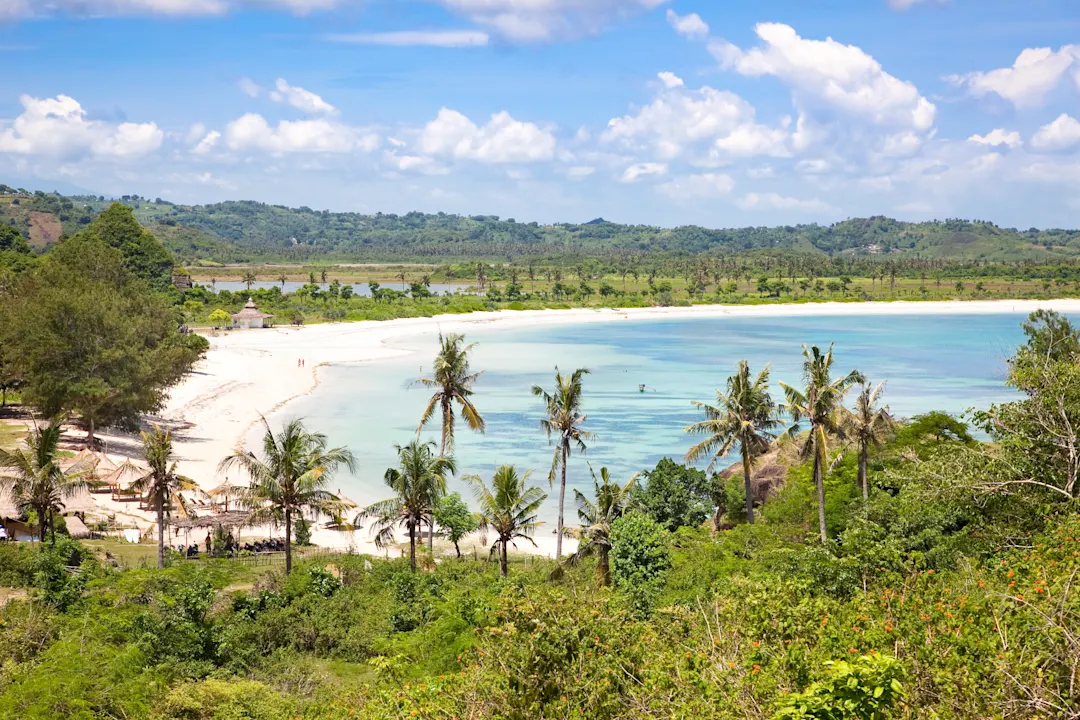 Indonesien Lombok Tangjung Aan Strand Schöner weißer Sandstrand von Tangjung Aan in Lombok, Indonesien