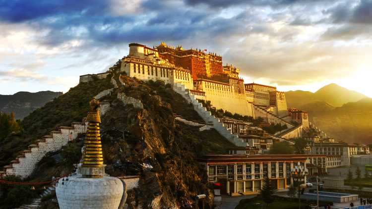 Der Potala-Palast in Lhasa Tibet China