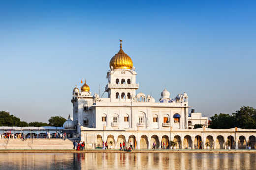 Découvrez l'un des plus importants lieux de culte sikhs, le Gurudwara Bangla Sahib à Delhi