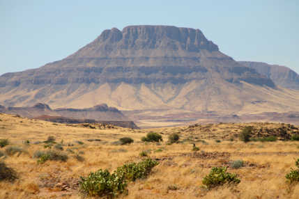Découvrez la montagne Brandberg pendant votre voyage en Namibie.