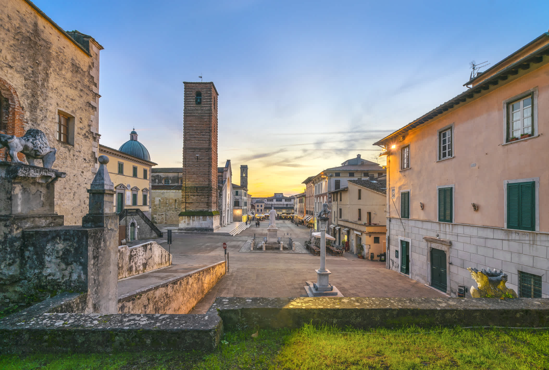Blick auf die Altstadt von Lucca in der Toskana in Italien 