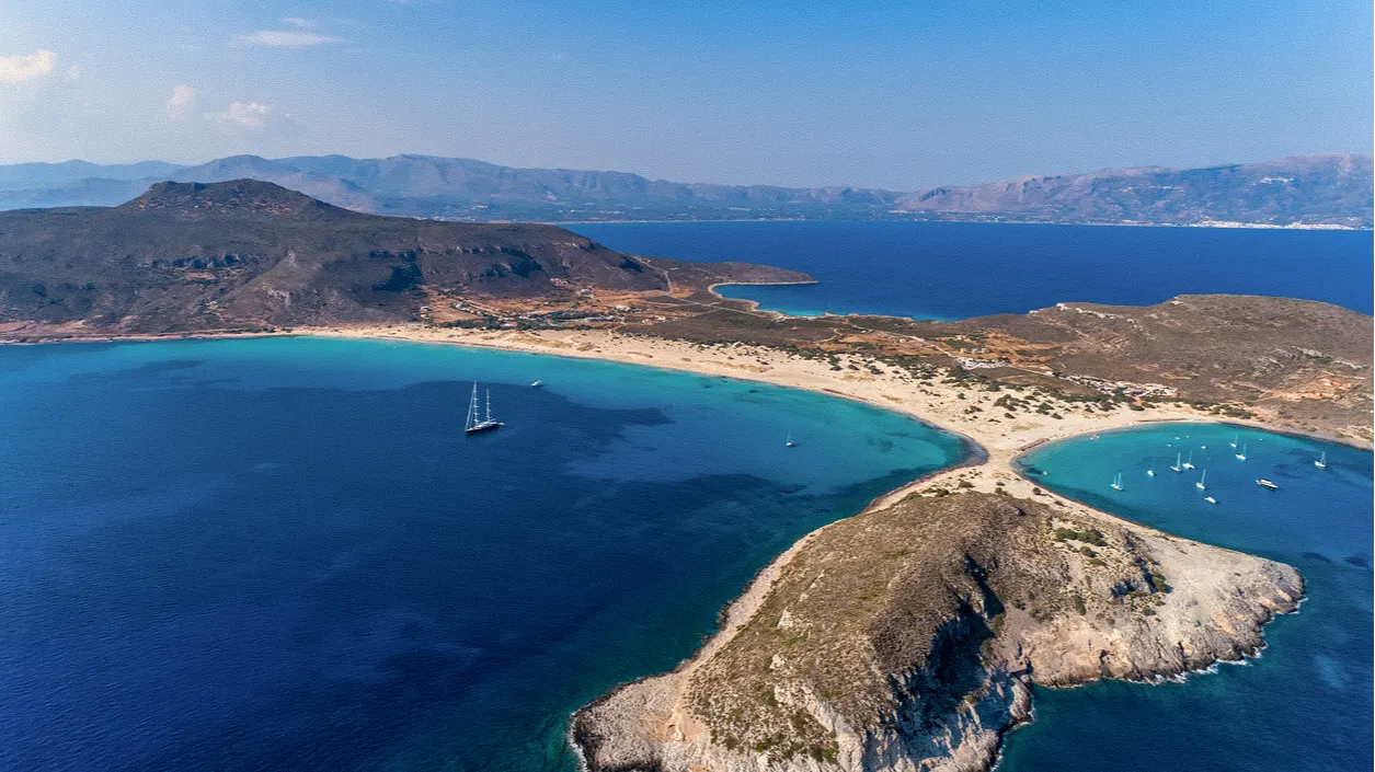 Entdecken Sie idyllische Strände während Ihres Urlaubs auf dem Peloponnes.  