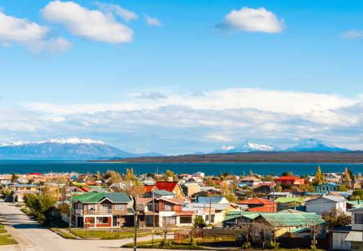 Machen Sie einen Zwischenstopp in Puerto Natales während Ihrer Reise nach Torres del Paine.
