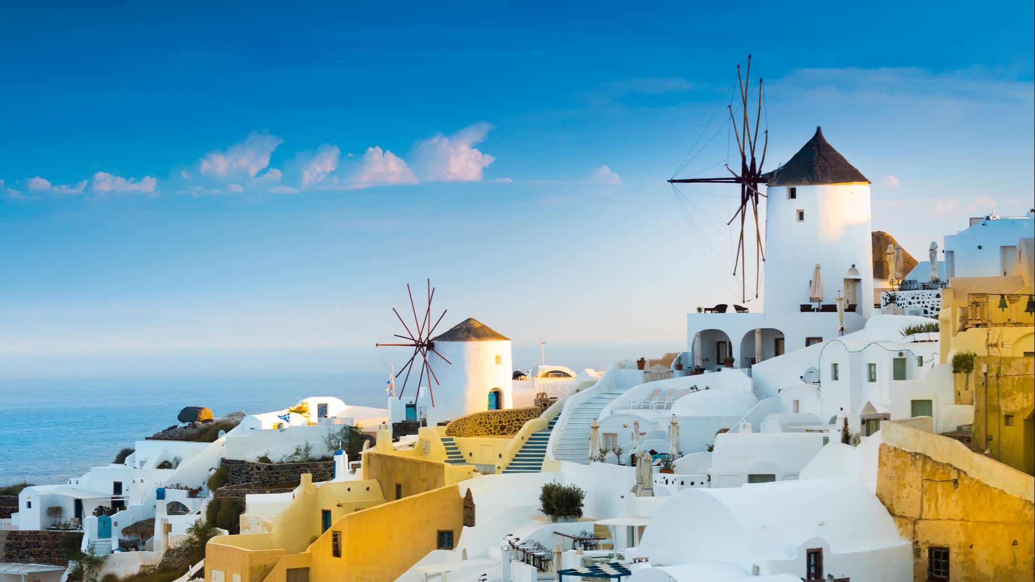 Uitzicht op Oia het mooiste dorp van Santorini eiland in Griekenland