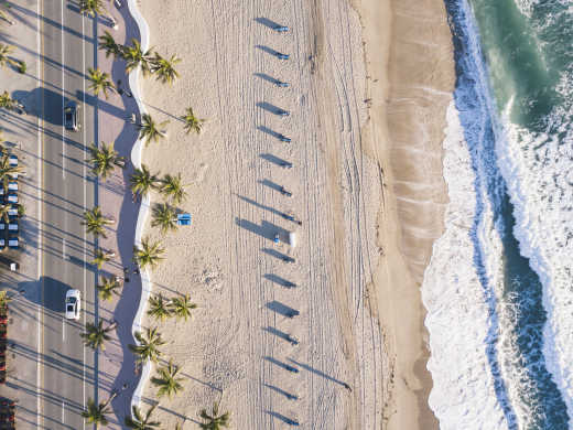 Vue aérienne de la plage de Fort Lauderdale Beach en Floride au coucher du soleil. Une étape dont vous pourrez profiter pendant votre voyage aux Etats-Unis.