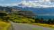 Vue sur une route traversant les montagne de l'île du sud, pendant un voyage en Nouvelle-Zélande.
