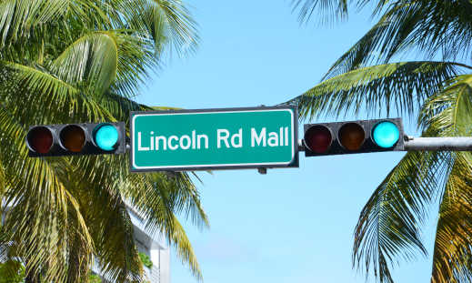 Bild von einem Straßenschild der Lincoln-Road-Mall.