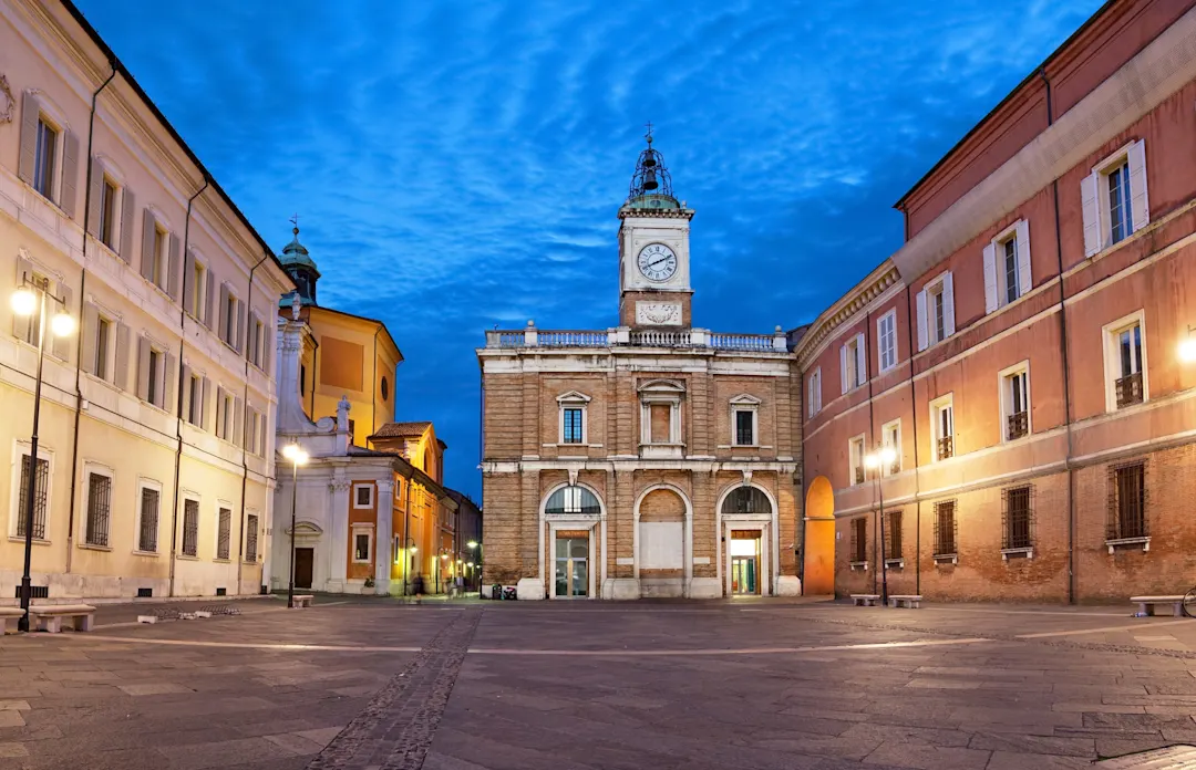 Italien, Ravenna Piazza del Popolo am Abend, Ravenna, Italien.