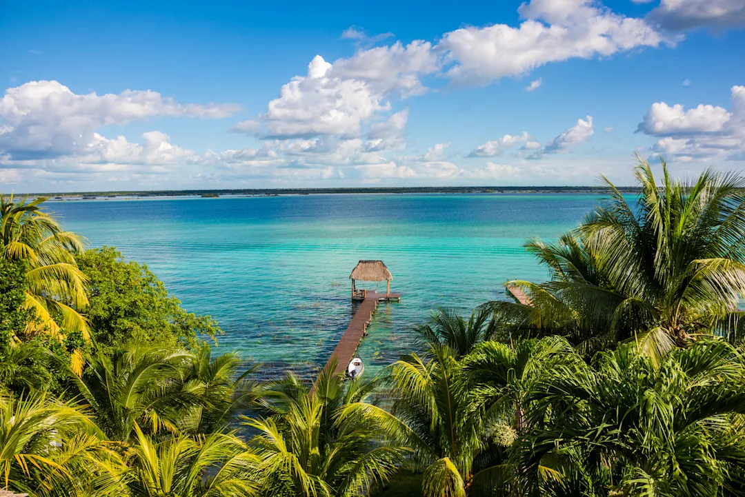Mexiko, Bacalar, Steg Steg beim Bacalar See in der Karibik. Quintana Roo, Mexiko, des Rivier Maya.