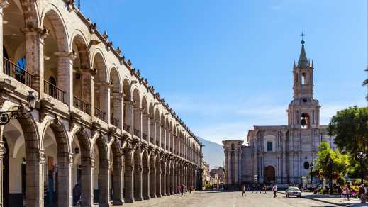 Vue sur la place et cathédrale d'Arequipa au Pérou