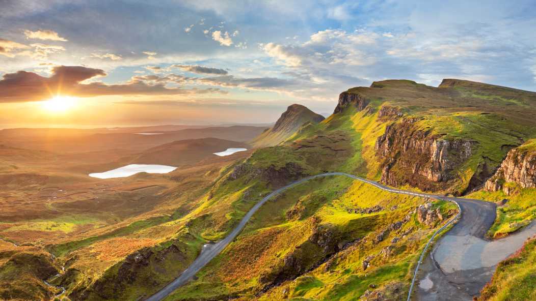 Blick auf die Berglandschaft der Isle of Skye in Schottland