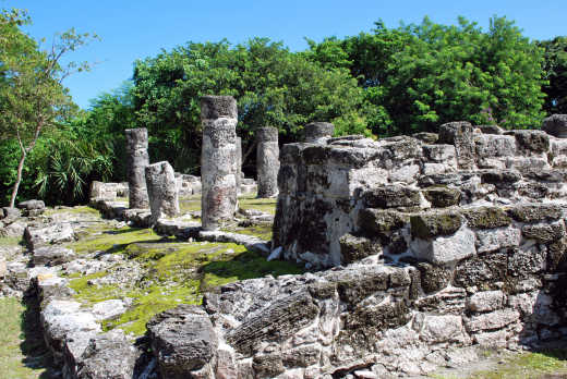 San Gervasio ist sowohl die größte als auch die wichtigste Maya-Ruinenstätte auf Cozumel, da viele Maya-Frauen hierher kamen, um die Fruchtbarkeitsgöttin zu besuchen und zu ihr zu beten.