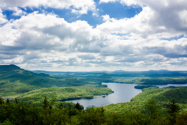 Faites le plein de nature à Orford pendant votre voyage en famille au Canada.