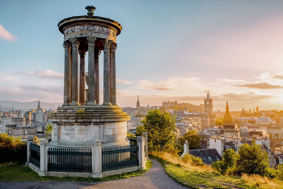 Calton Hill, Edinburgh Schöne Aussicht auf die Altstadt von Edinburgh vom Calton Hill