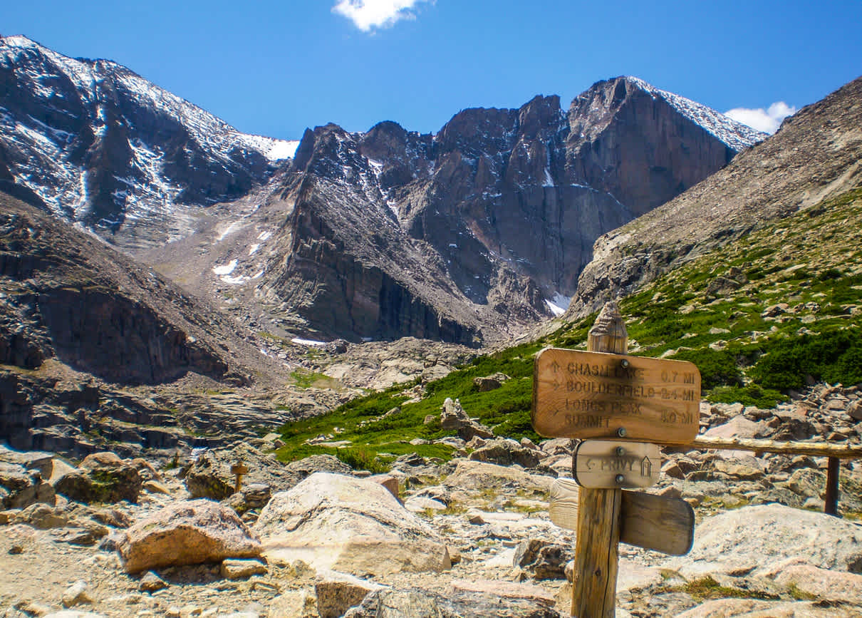 Découvrez la montagne de Longs Peak au coeur des Montagnes Rocheuses pendant votre road trip au Colorado. Il s'agit de la plus haute montagne de la région.