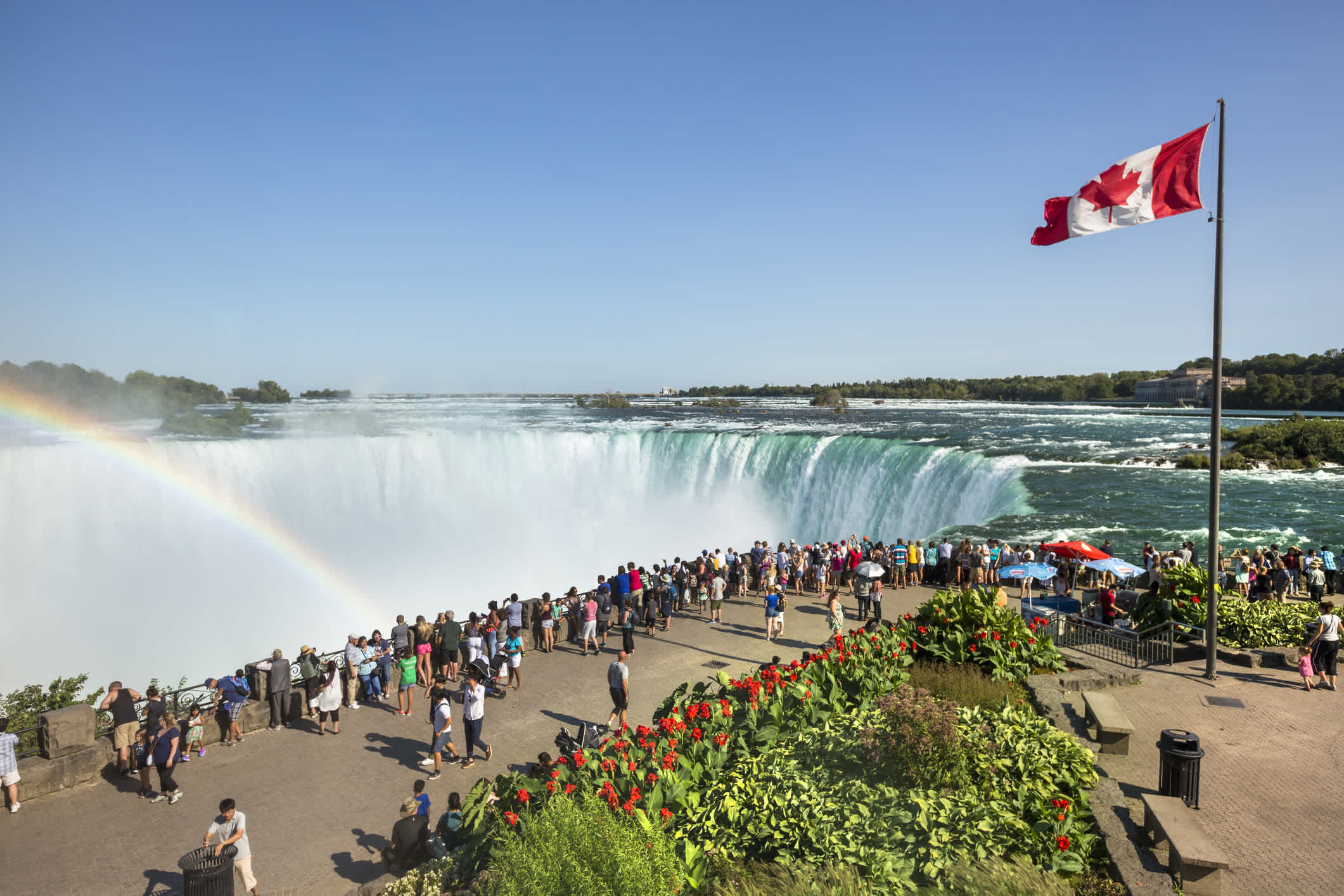 Touristes aux Chutes du Niagara