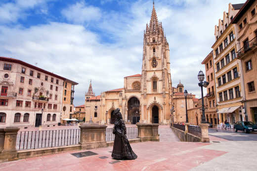 Oviedo Kathedrale auf der Plaza Alfonso II El Casto in Asturien, Spanien

