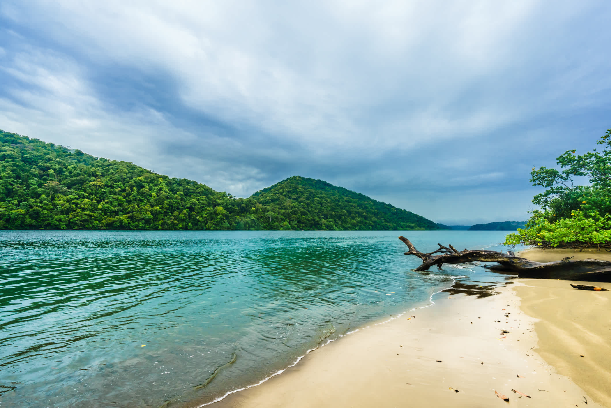 Tropischer Strand im Nationalpark Natural Utria bei Nuqui, Kolumbien