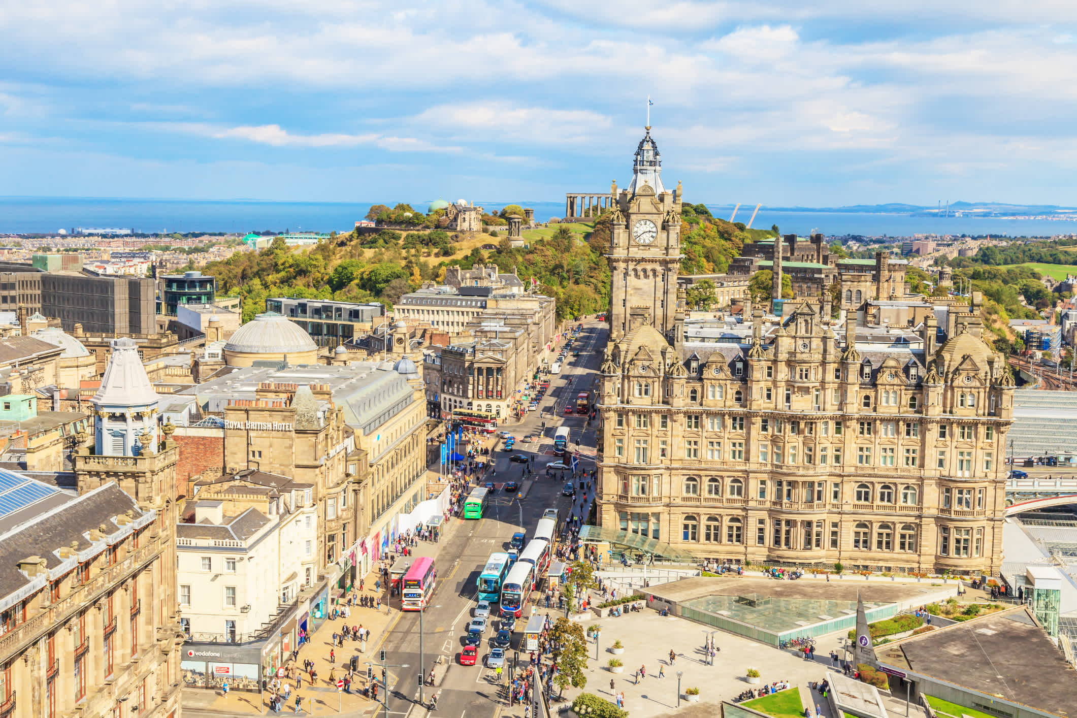 Princes Street - das schlagende Herz von Edinburgh und ein Muss bei Ihrem Edinburgh Urlaub